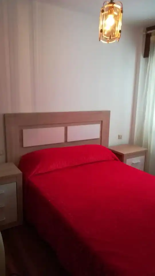 Schlafzimmer von Erdgeschoss zum Verkauf in Santiago de Compostela  mit Heizung und Möbliert