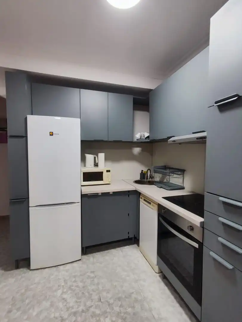 Cuina de Apartament de lloguer en Torrevieja amb Aire condicionat, Calefacció i Terrassa