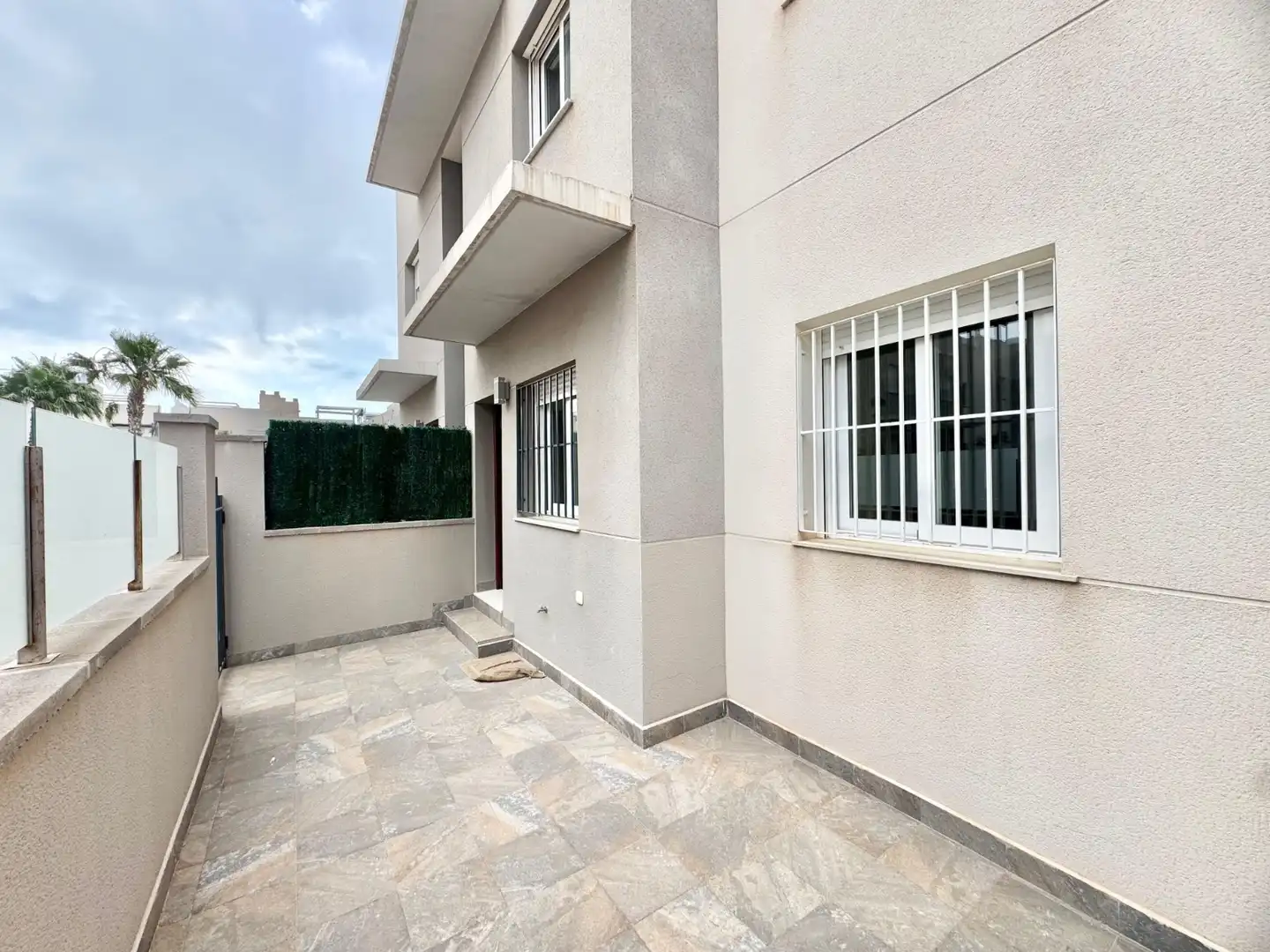 Vista exterior de Casa o xalet de lloguer en Torrevieja amb Aire condicionat, Piscina i Moblat