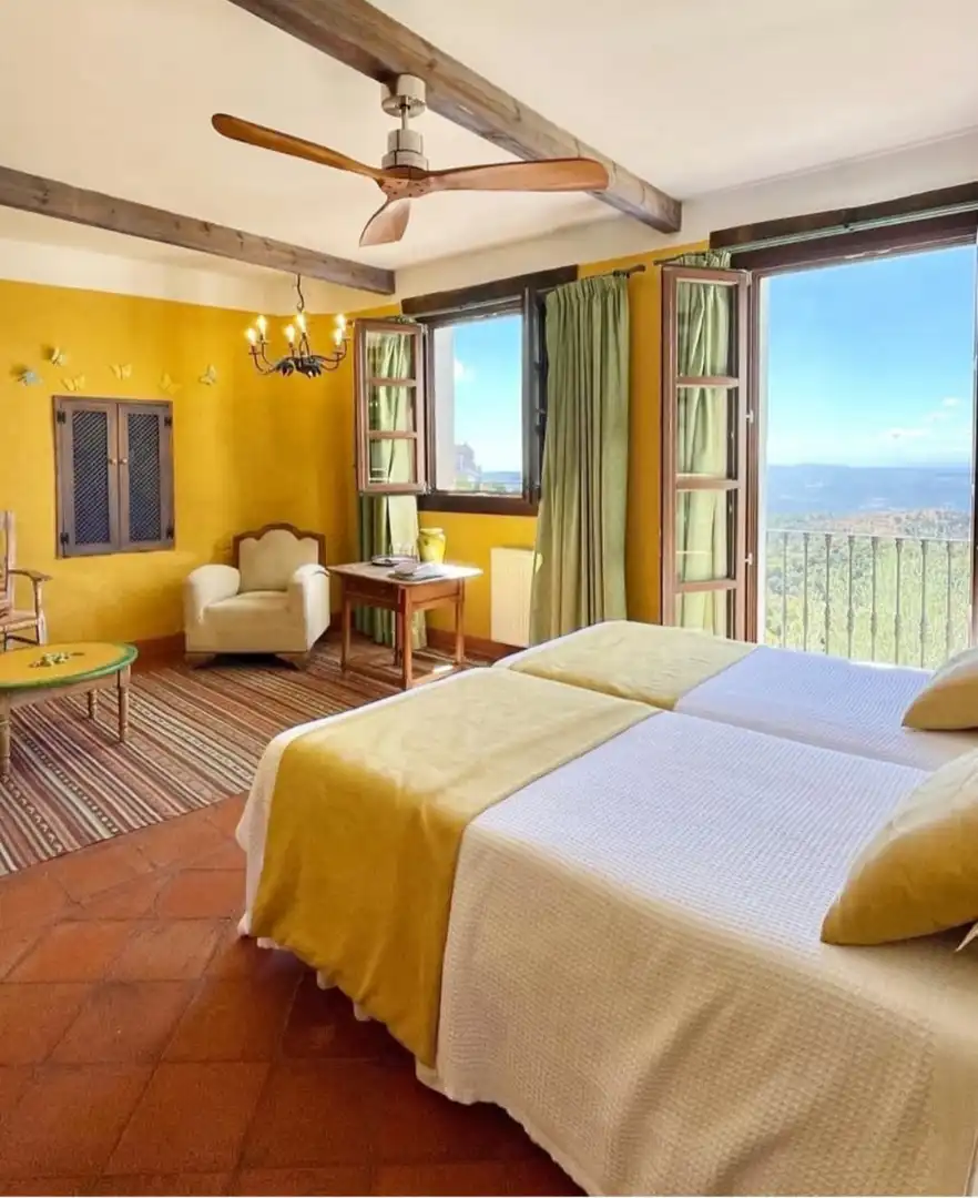 Dormitori de Finca rústica en venda en Gaucín amb Aire condicionat, Jardí privat i Terrassa