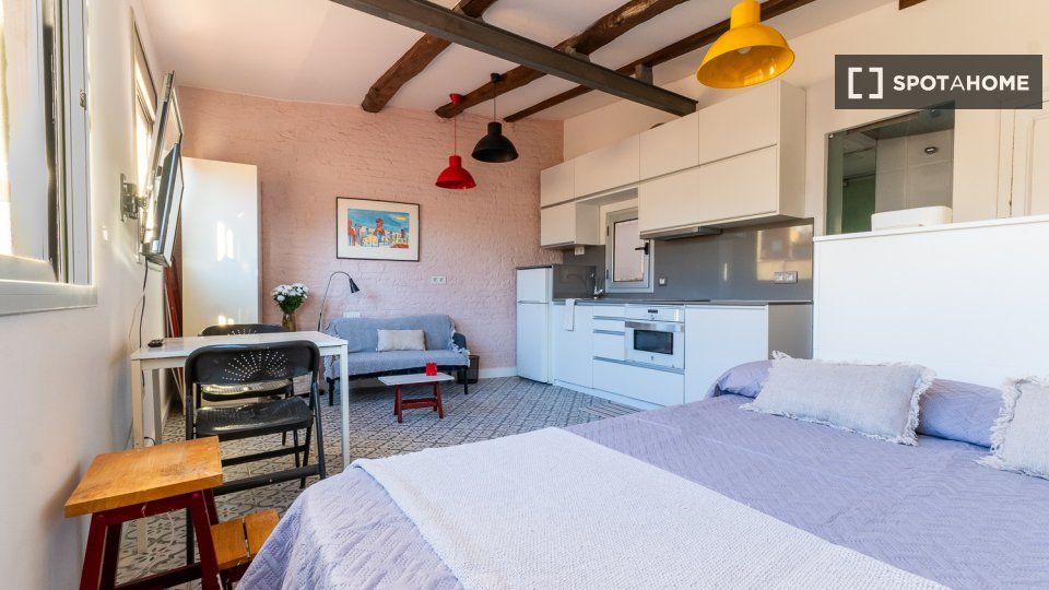 Dormitori de Pis de lloguer en  Barcelona Capital amb Aire condicionat, Calefacció i Moblat