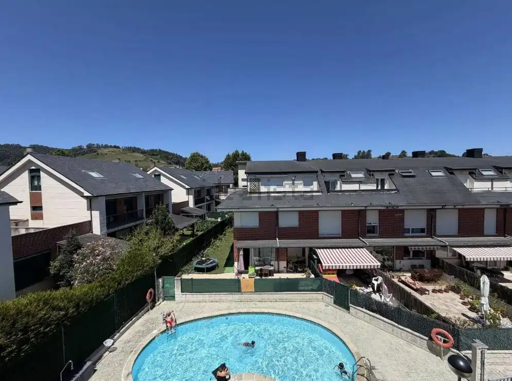 Piscina de Ático de alquiler en Piélagos con Calefacción, Terraza y Trastero