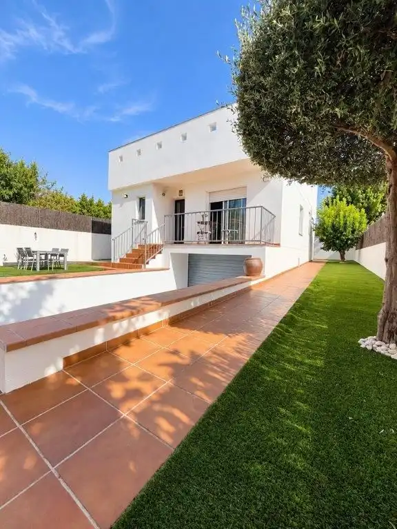 Vista exterior de Casa o xalet en venda en Puigdàlber, Barcelona