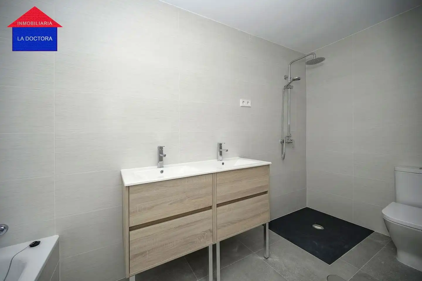 Baño de Casa adosada en venta en Villamantilla con Aire acondicionado, Calefacción y Jardín privado