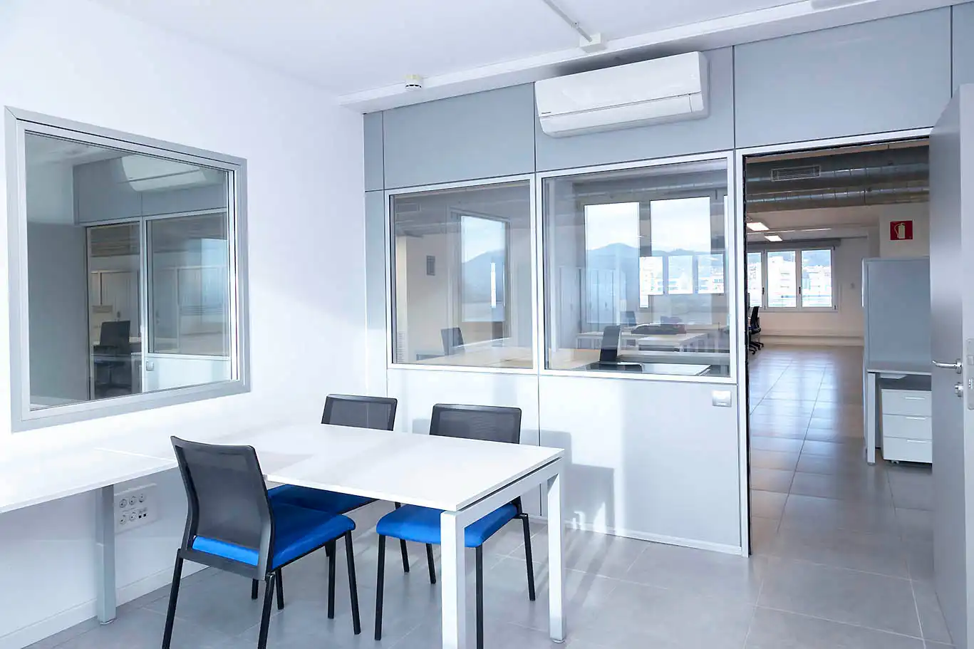 Nave industrial en venta en Molins de Rei con Alarma