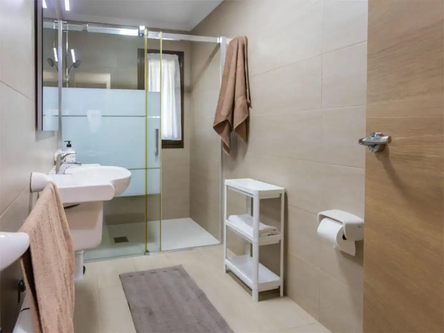 Badezimmer von Wohnung zum Verkauf in Llanes mit Balkon