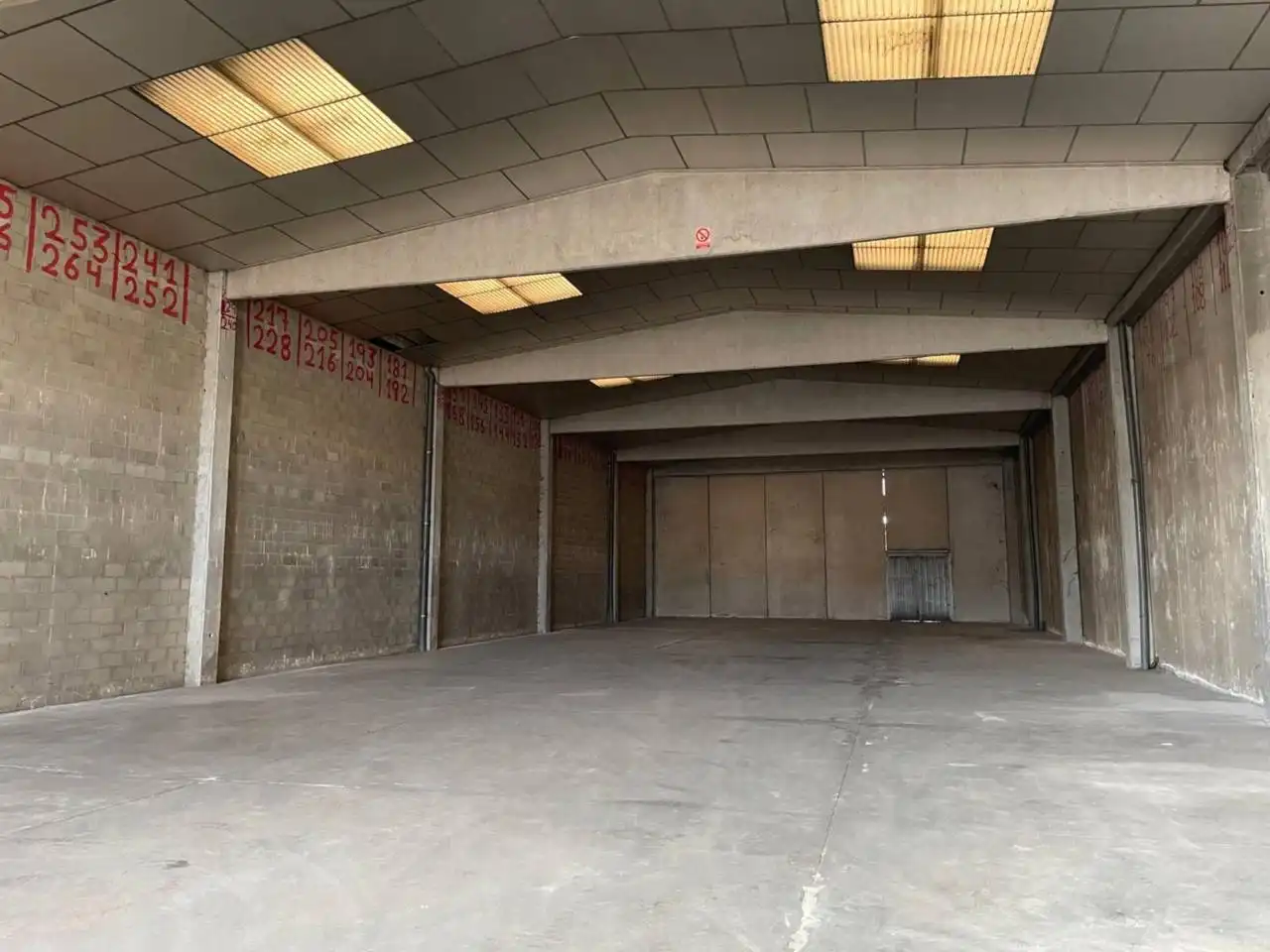 Nave industrial de alquiler en Canovelles