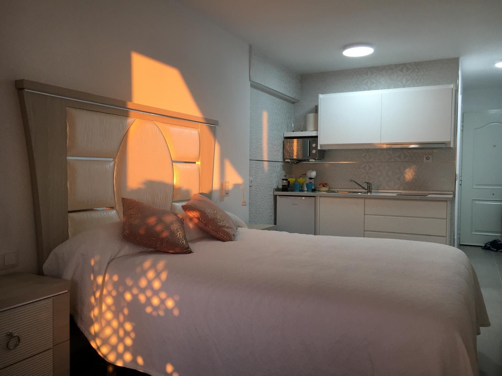 Bedroom of Study for sale in Benalmádena  with Air Conditioner, Private garden and Community pool