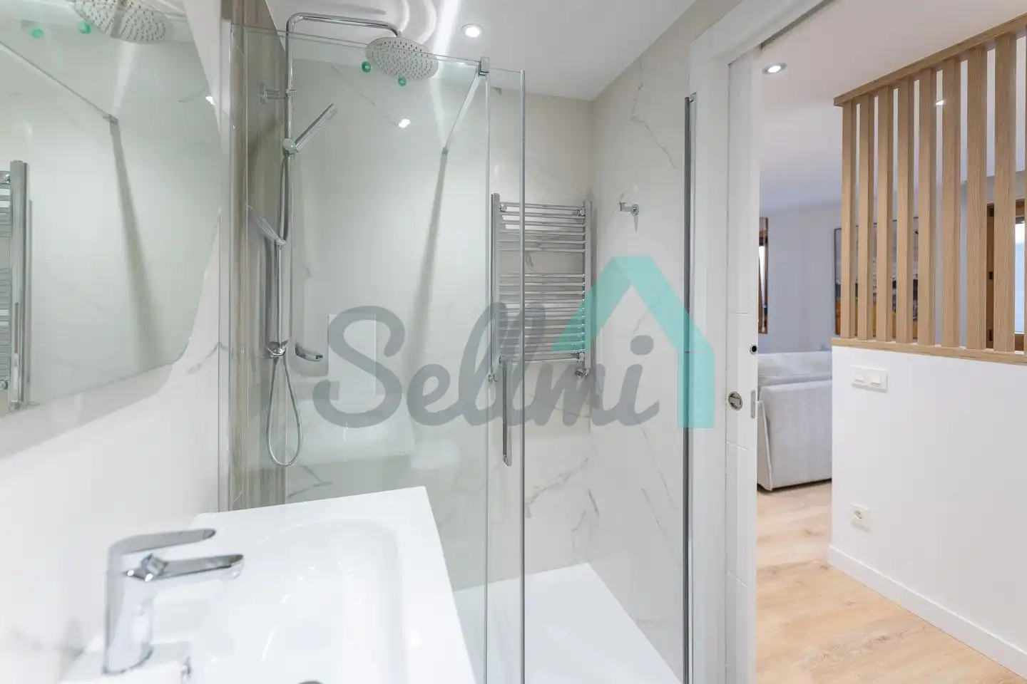 Baño de Piso de alquiler en Oviedo  con Calefacción y Amueblado