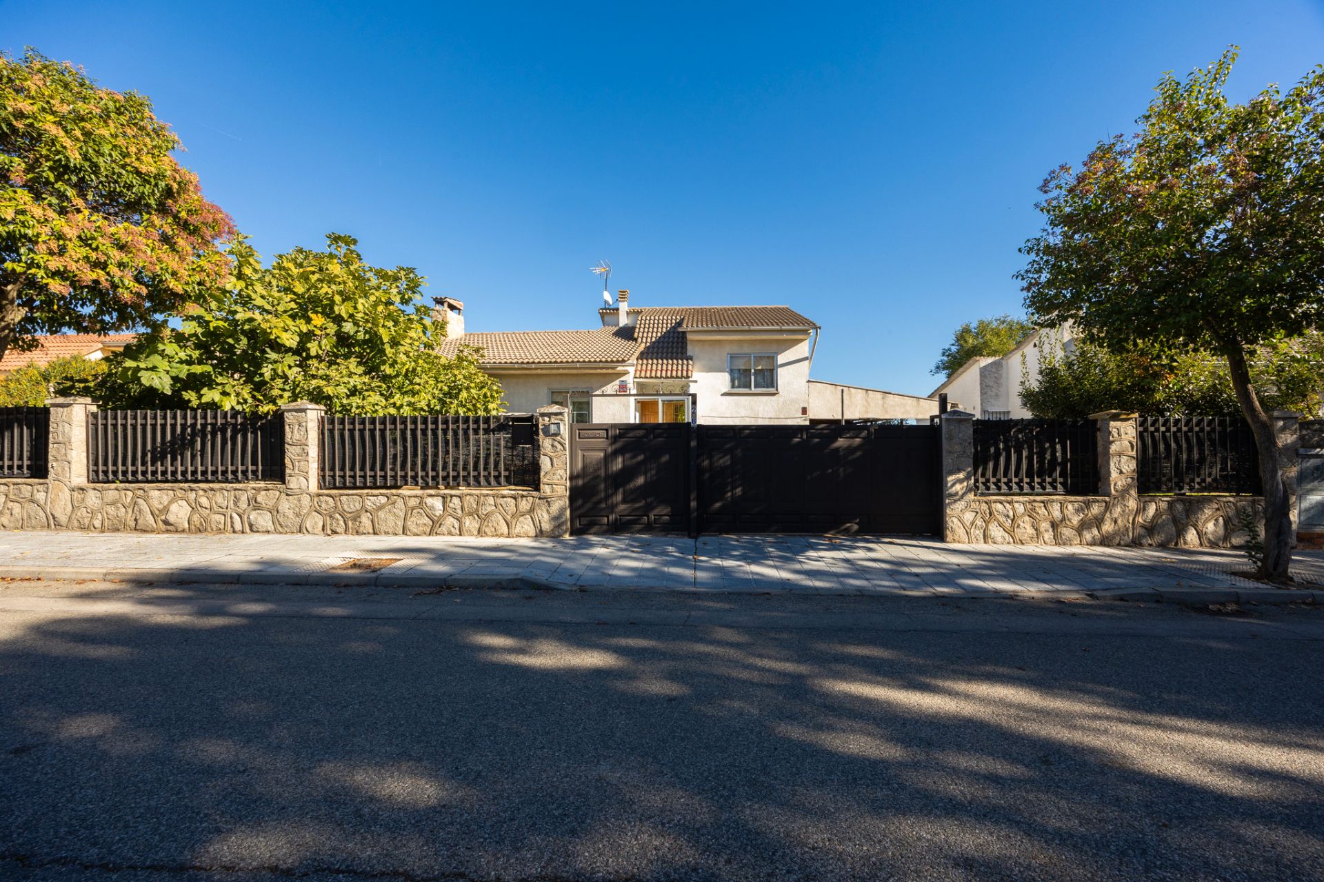 Exterior view of House or chalet for sale in Azuqueca de Henares  with Terrace