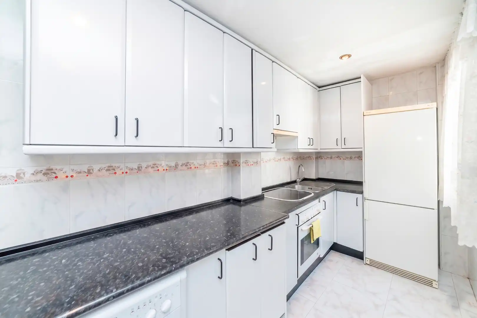 Kitchen of Flat for sale in Leganés  with Terrace and Storage room