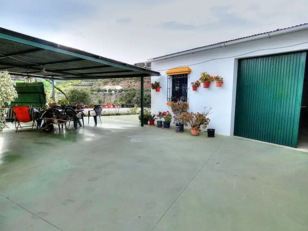 Terraza de Finca rústica en venta en Vélez-Málaga con Jardín privado