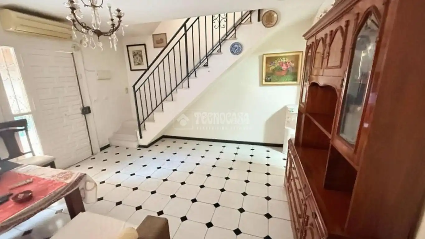 Einfamilien-Reihenhaus zum Verkauf in Málaga mit Klimaanlage, Terrasse und Balkon