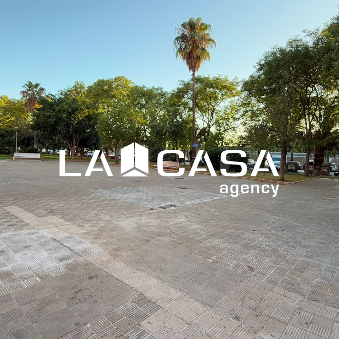 Vista exterior de Piso en venta en  Sevilla Capital con Terraza y Piscina
