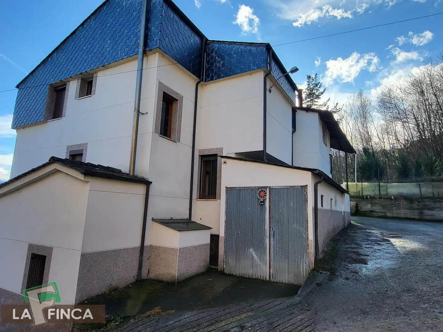 Vista exterior de Casa o chalet en venta en Cangas del Narcea con Calefacción, Terraza y Trastero