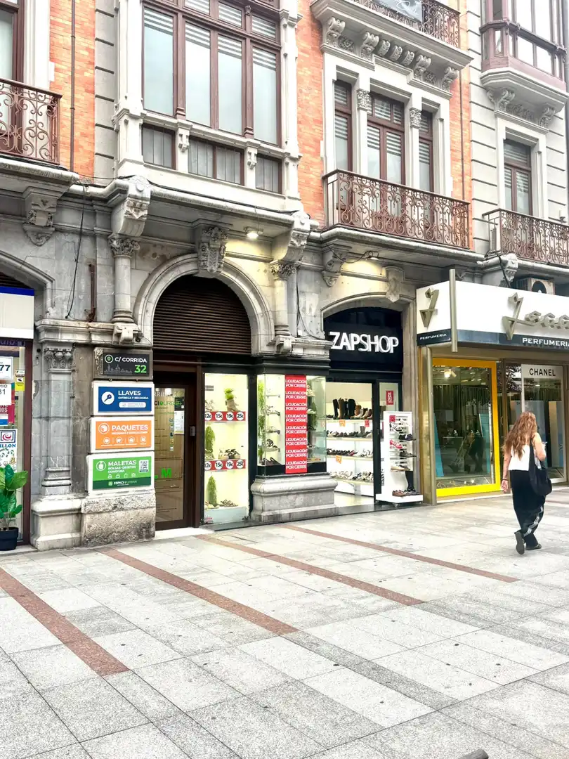Local de lloguer en Gijón  amb Aire condicionat