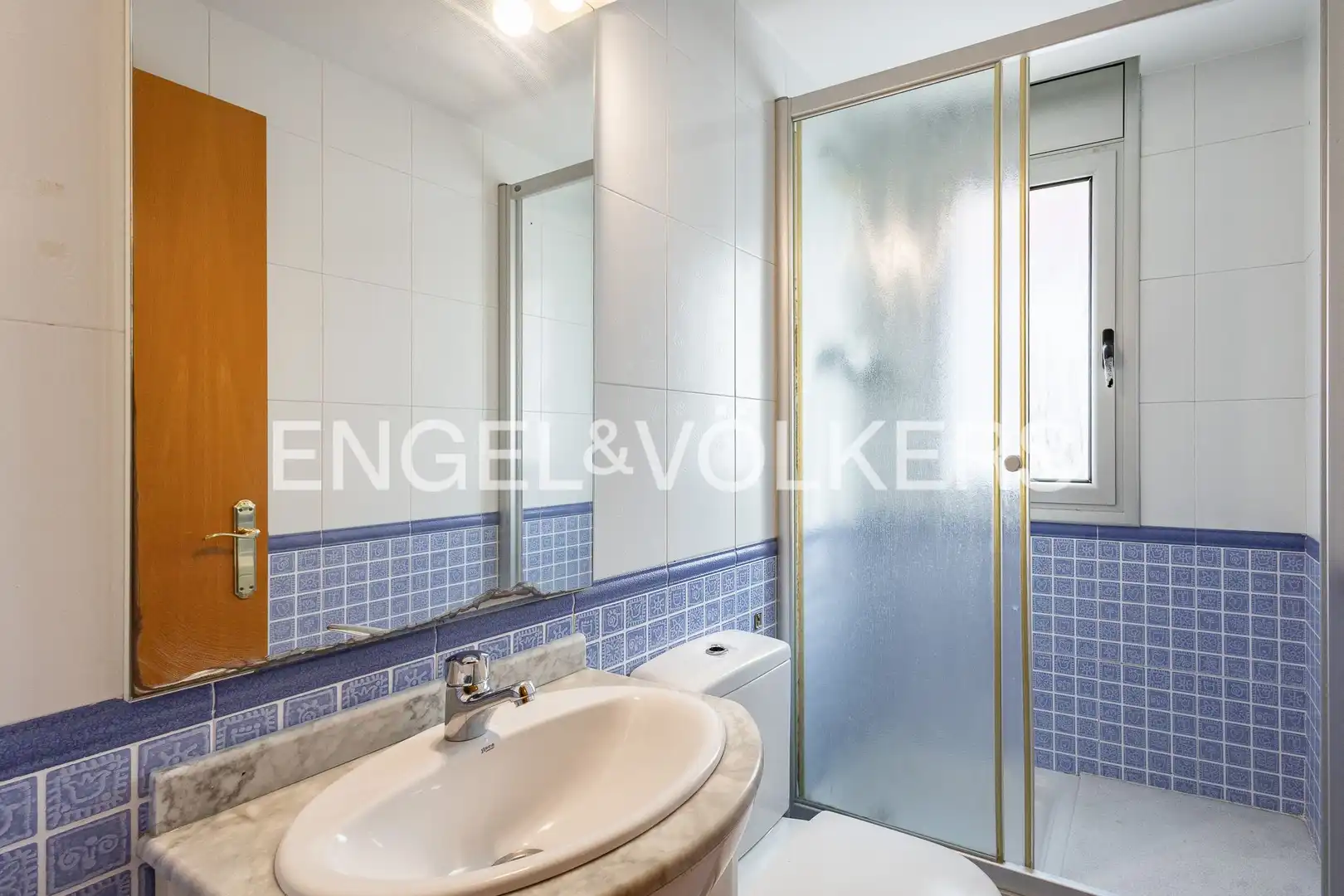 Bathroom of Flat for sale in Castelldefels  with Air Conditioner, Heating and Parquet flooring