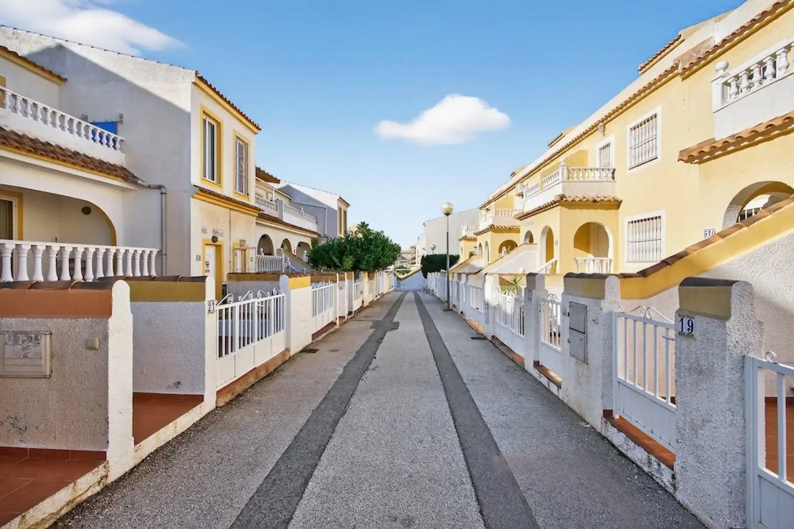 Vista exterior de Pis en venda en Santa Pola amb Aire condicionat, Terrassa i Piscina comunitària
