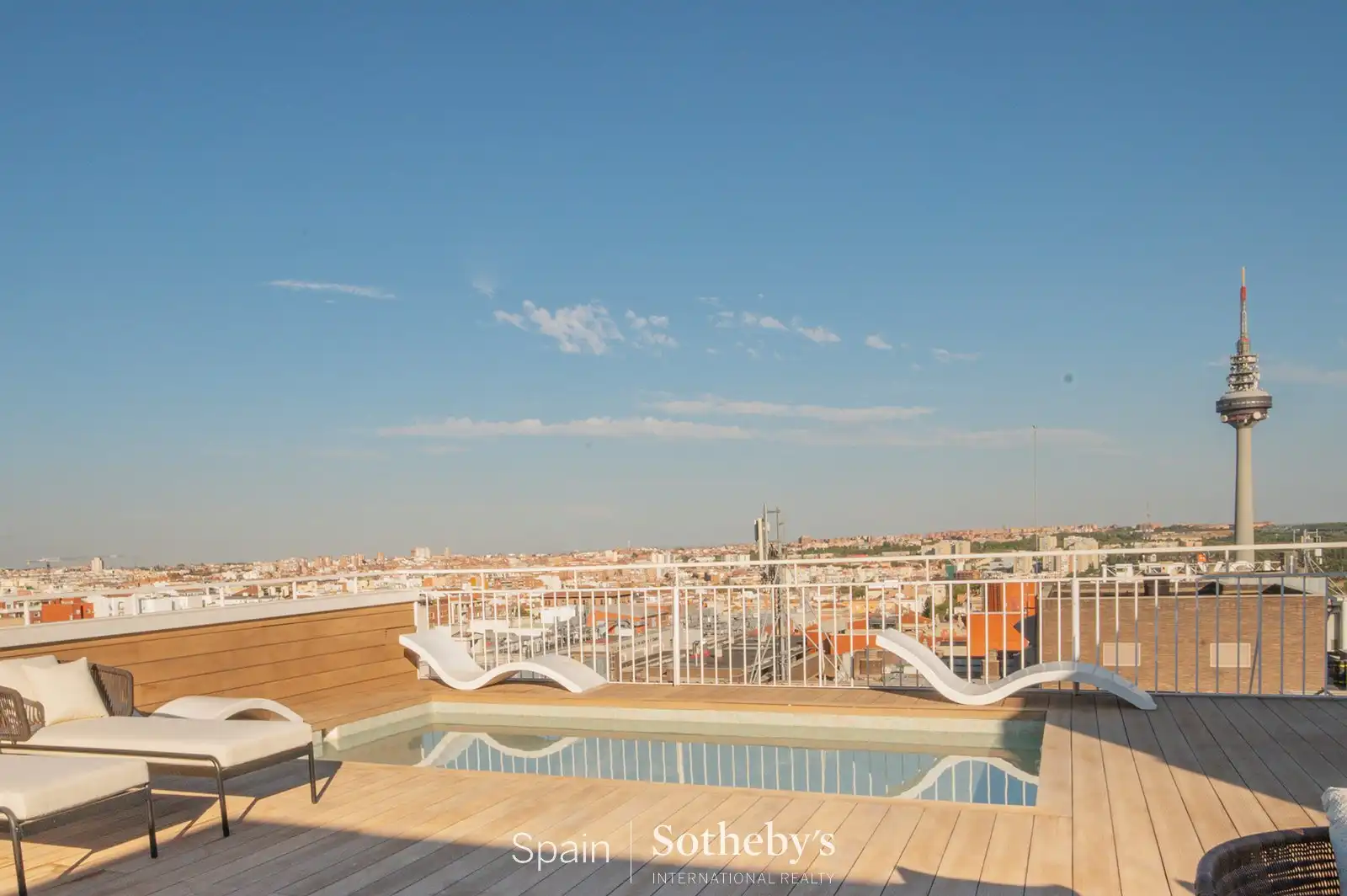 Swimming pool of Attic for sale in Madrid  with Air Conditioner, Terrace and Storage room