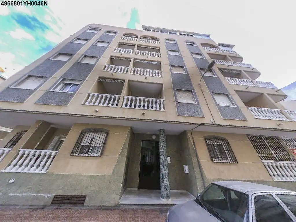 Piso con terraza en venta en Calle Arquitecto Larramendi 18
