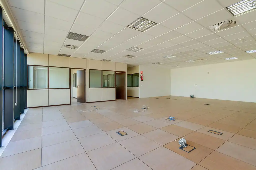 Business premises for sale in Av Vía Láctea, imagen 4
