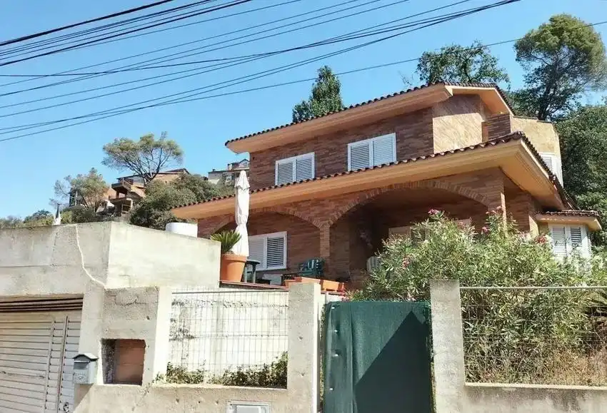 House for sale in Carrer Esquirols 16