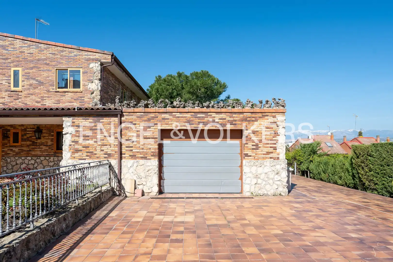 Exterior view of Houses for sale in Tres Cantos  with Heating, Private garden and Terrace