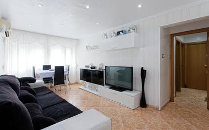 Living room of Flat for sale in Badalona  with Air Conditioner, Heating and Furnished