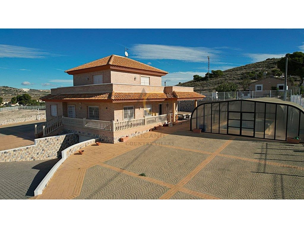 Exterior view of House or chalet for sale in El Pinós / Pinoso  with Private garden, Terrace and Storage room