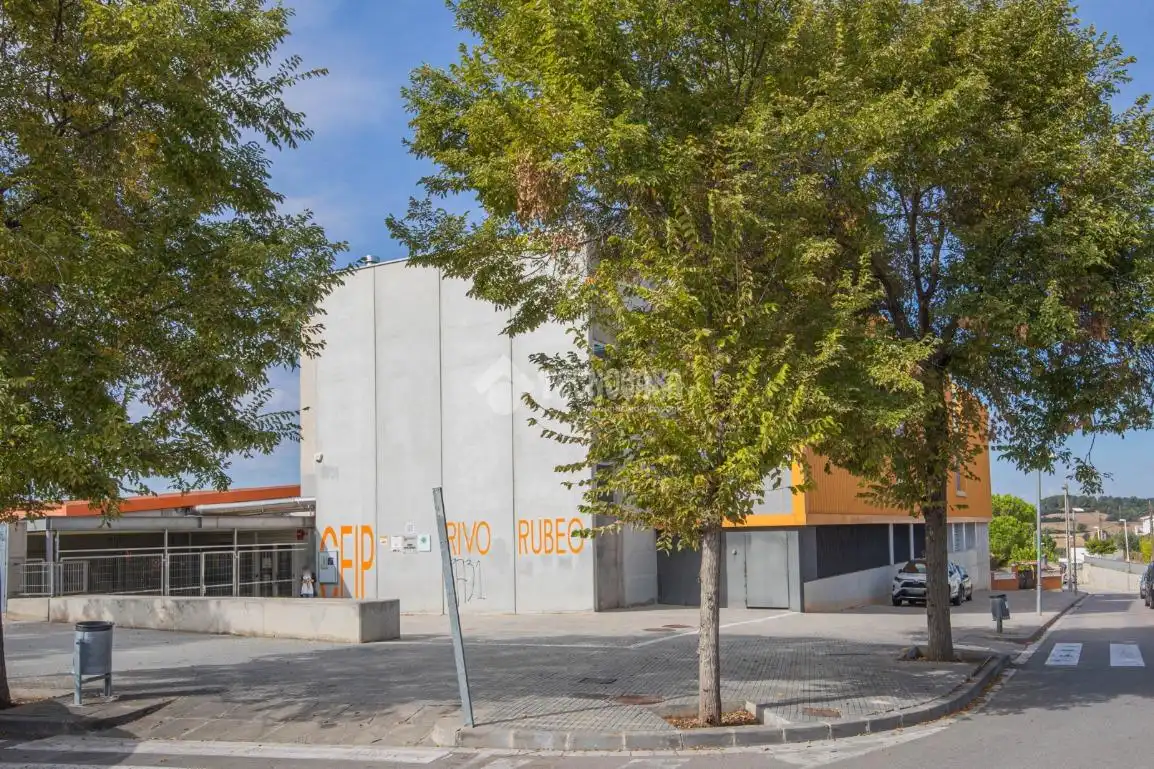Vista exterior de Casa o xalet en venda en Rubí amb Aire condicionat i Terrassa