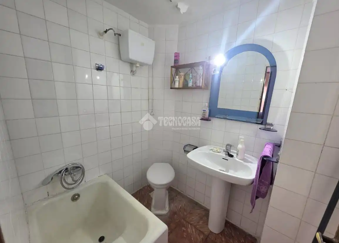 Bathroom of Flat for sale in Córdoba  with Air Conditioner, Terrace and Balcony