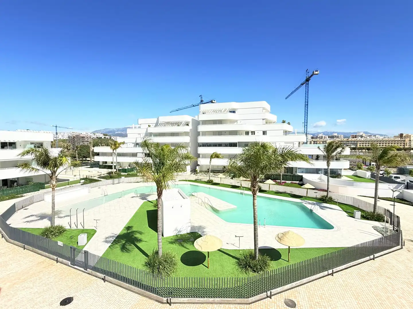Vista exterior de Ático en venta en Vélez-Málaga con Aire acondicionado, Trastero y Piscina
