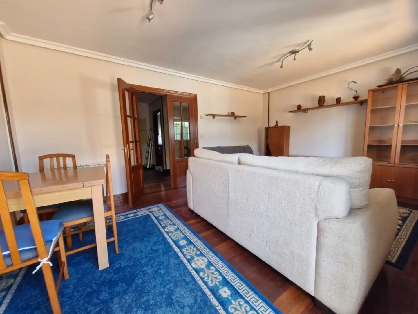 Wohnzimmer von Einfamilien-Reihenhaus zur Miete in Polanco mit Heizung, Privatgarten und Terrasse