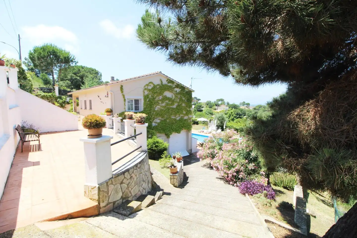 Vista exterior de Casa o xalet en venda en Lloret de Mar amb Aire condicionat, Jardí privat i Terrassa