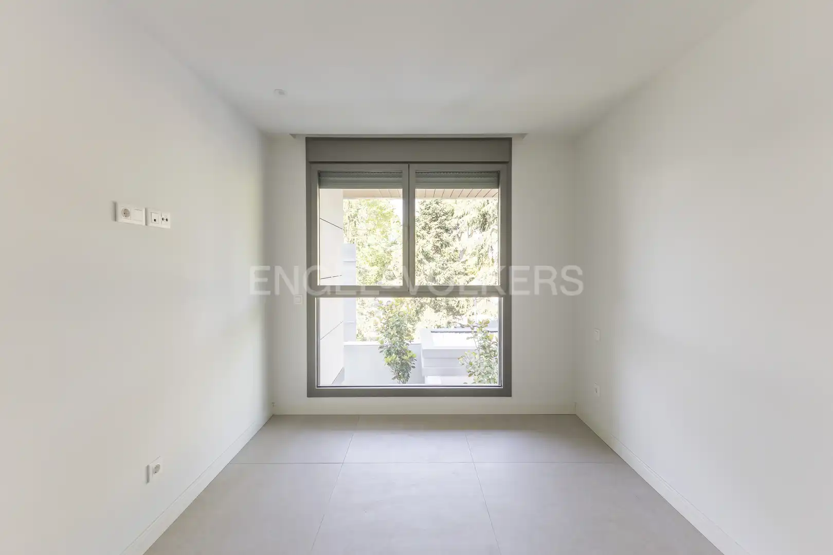 Habitación de Dúplex en venta en Madrid con Calefacción, Terraza y Trastero