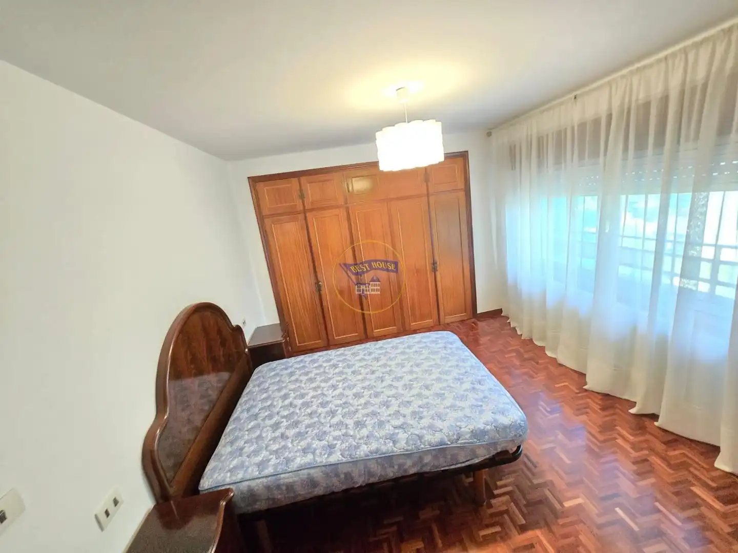 Habitación de Piso en venta en Vigo  con Calefacción, Parquet y Terraza