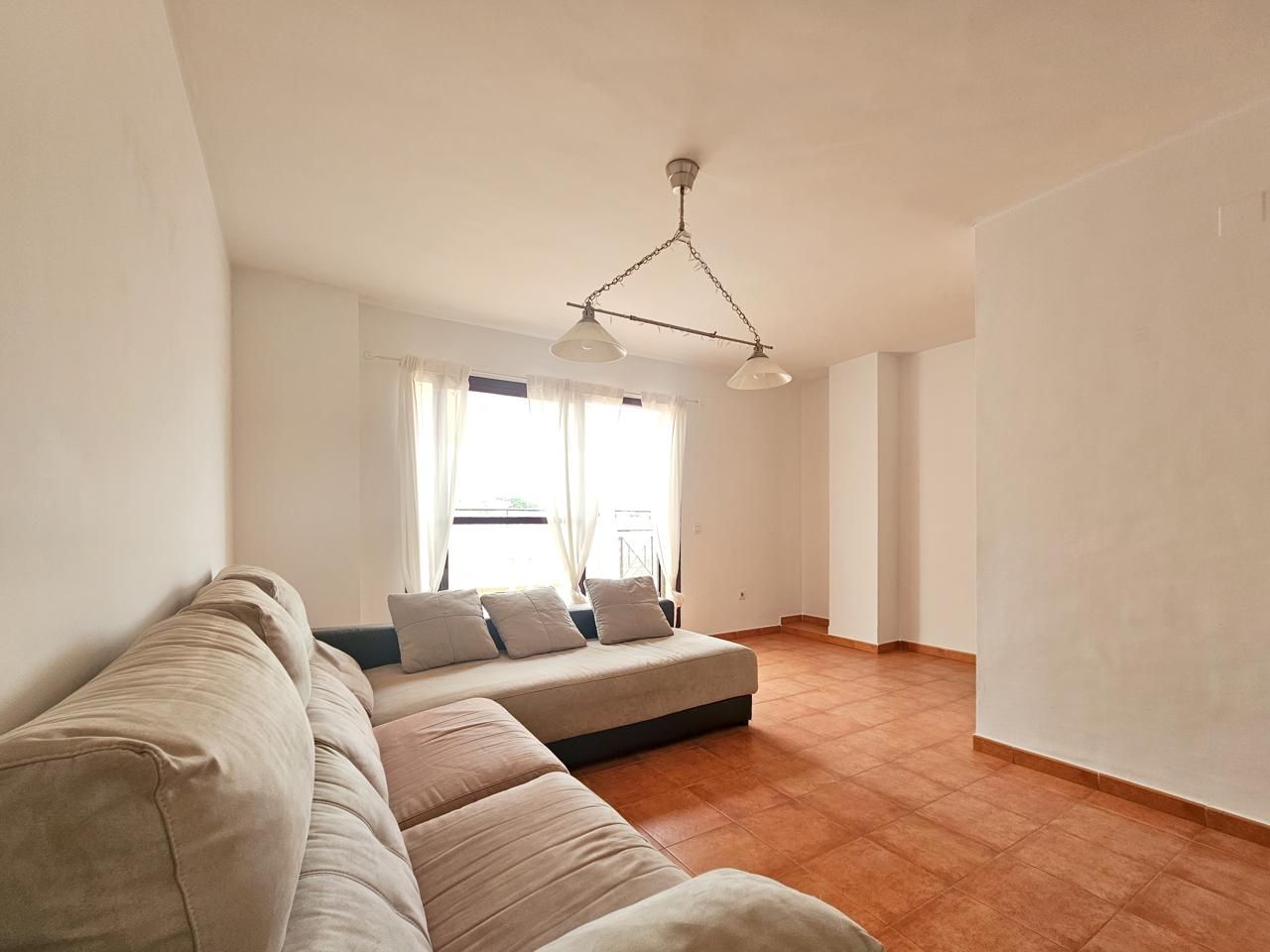 Sala d'estar de Àtic de lloguer en Alcalá de Guadaira amb Aire condicionat i Terrassa