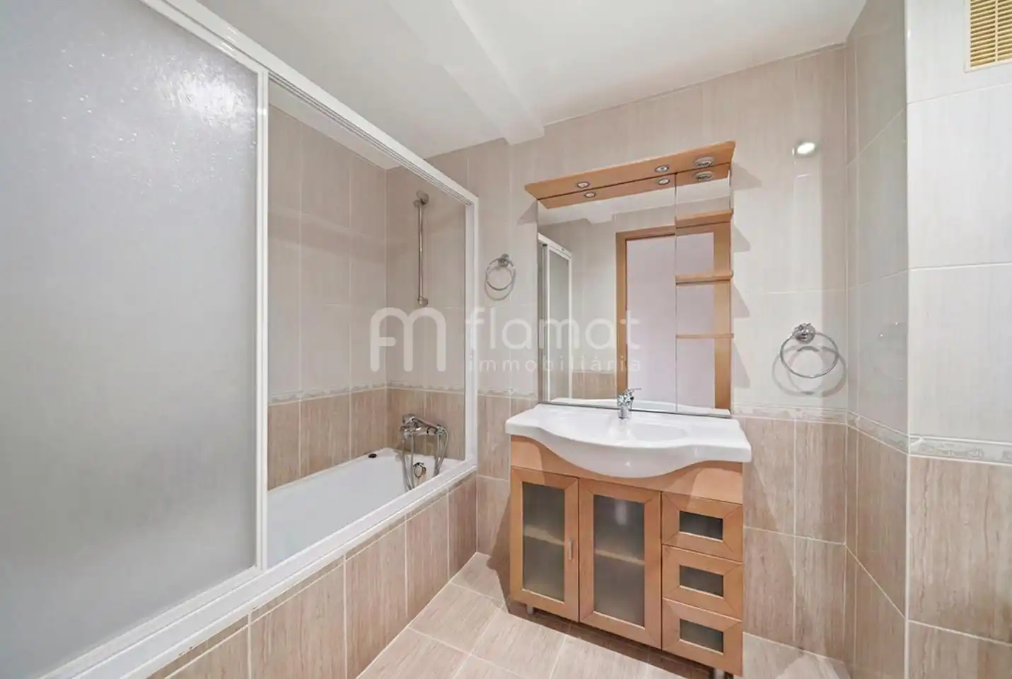 Badezimmer von Wohnung zum Verkauf in Figueres