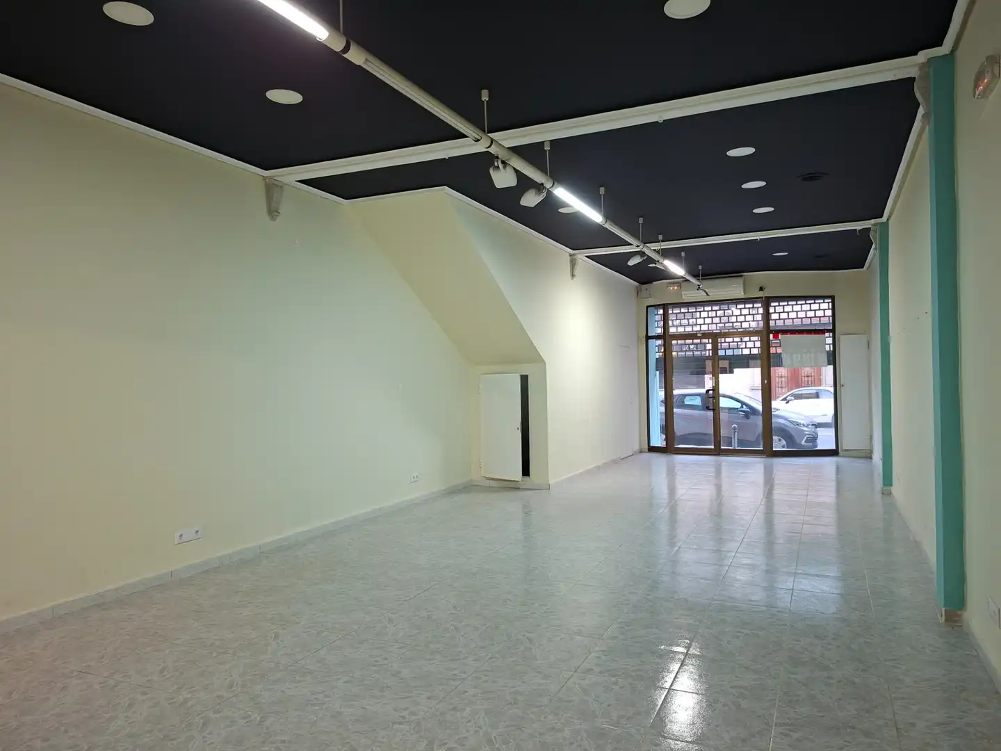 Local comercial en alquiler en Avenida Padre Carlos Ferris 68, imagen 3