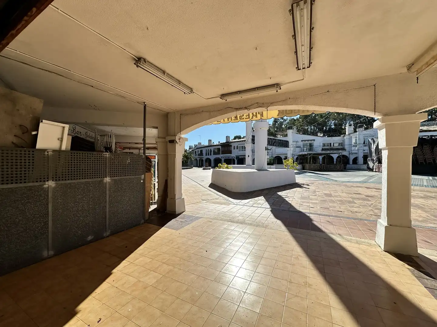 Vista exterior de Local en venda en Calvià amb Aire condicionat, Terrassa i Moblat