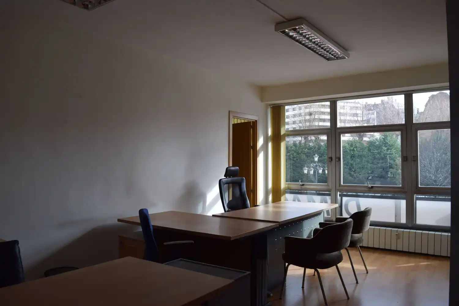 Oficina de alquiler en Oviedo  con Calefacción