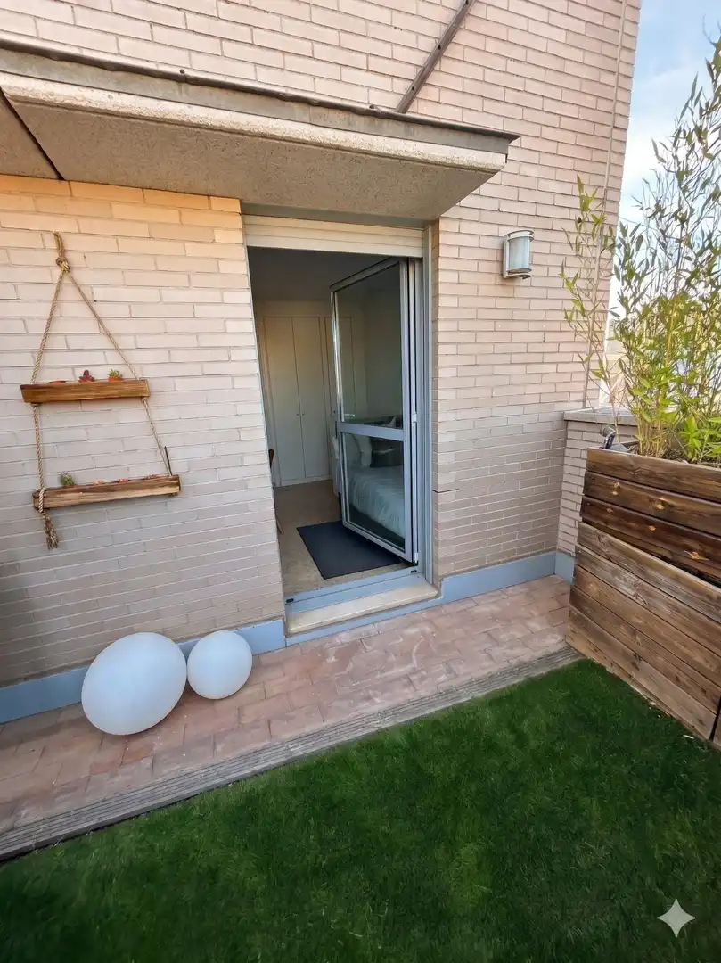 Terraza de Piso para compartir en Madrid con Aire acondicionado, Calefacción y Jardín privado