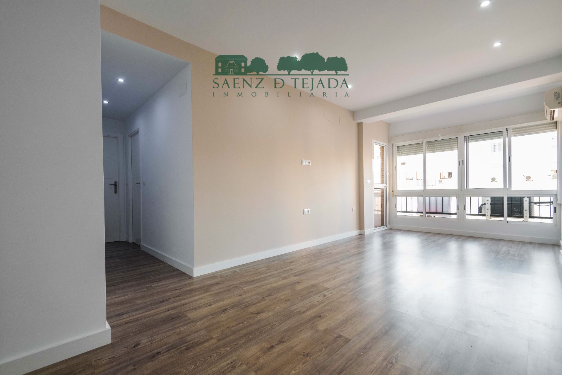Bedroom of Flat to rent in  Sevilla Capital  with Air Conditioner, Terrace and Furnished