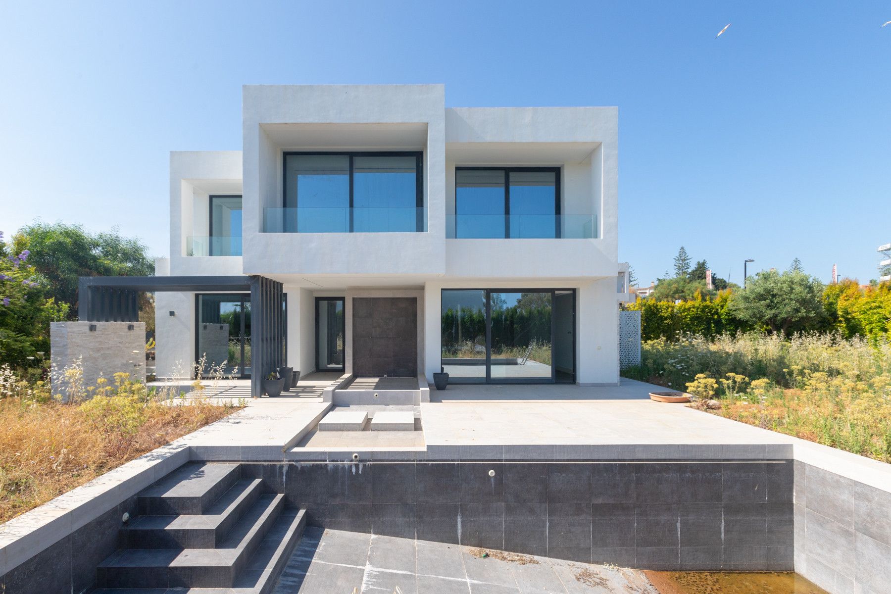 Exterior view of House or chalet for sale in Estepona  with Private garden, Terrace and Storage room