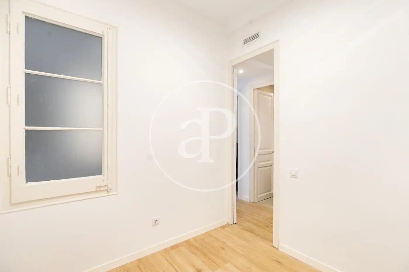 Wohnung zum Verkauf in Barcelona mit Klimaanlage und Heizung