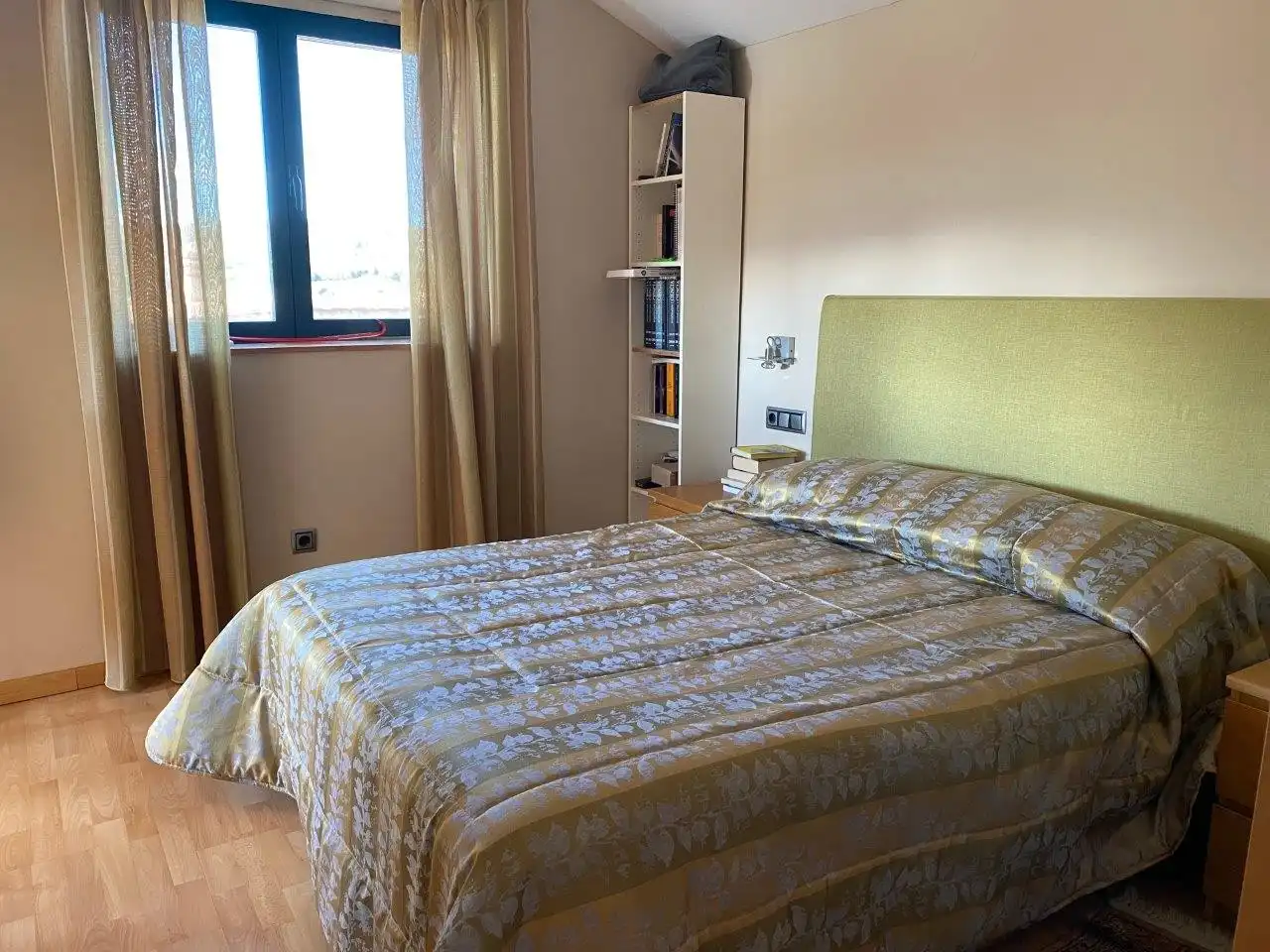 Bedroom of Buildings for sale in Hoyos del Espino