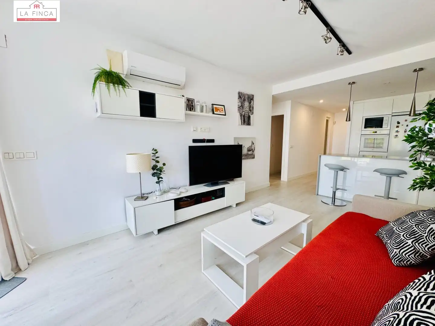 Sala d'estar de Pis en venda en Rincón de la Victoria amb Aire condicionat, Jardí privat i Terrassa