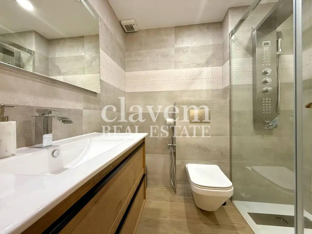 Baño de Piso en venta en Barcelona con Aire acondicionado y Terraza