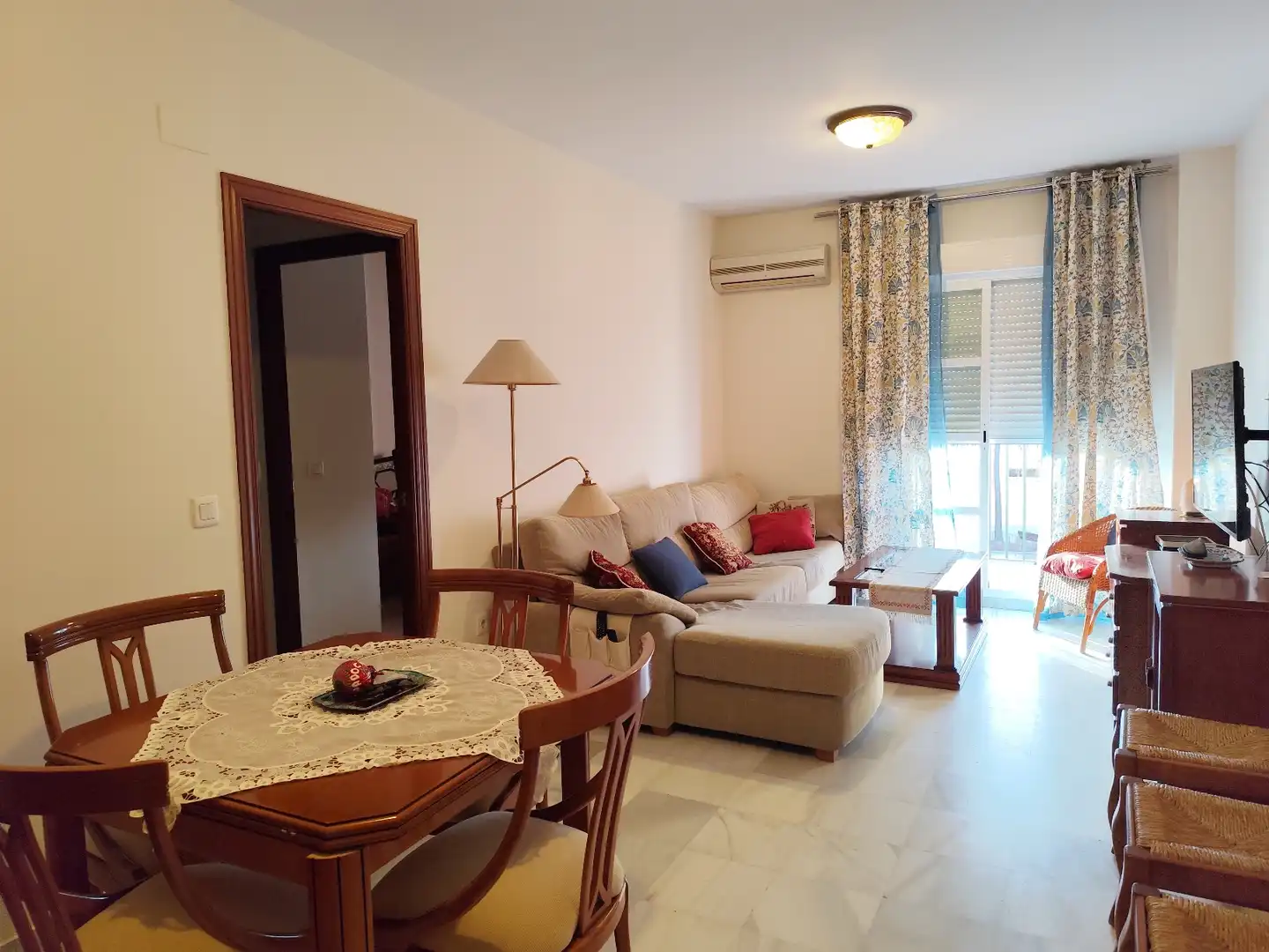 Sala d'estar de Pis de lloguer en Sanlúcar de Barrameda amb Aire condicionat, Calefacció i Terrassa