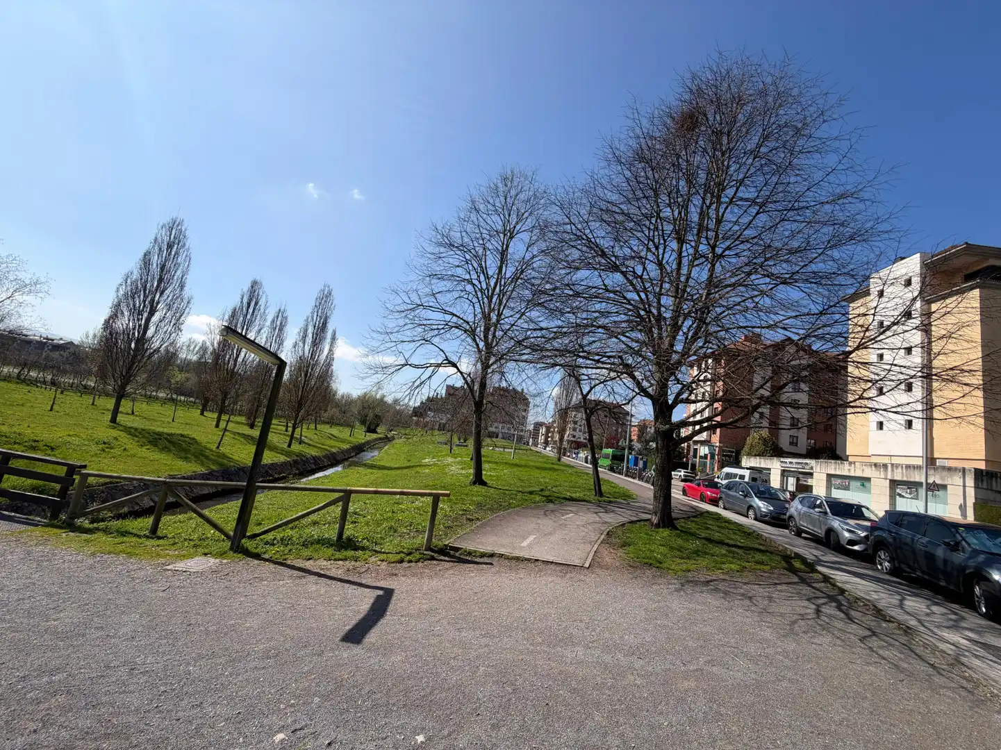 Garaje de alquiler en Gijón - CL SMARA, Viesques